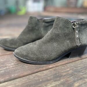 Women's Suede Ankle Boots - Olive Green